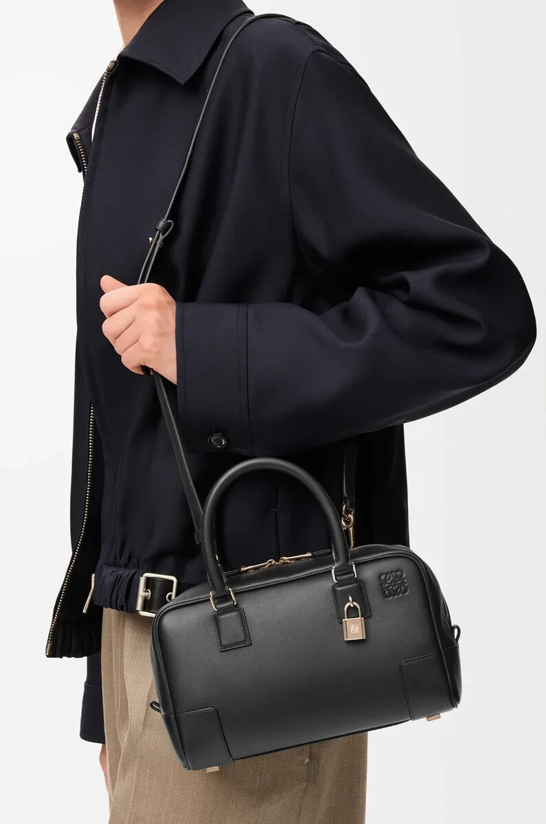 amazona 23 tasche aus schwarzem nappa-kalbsleder