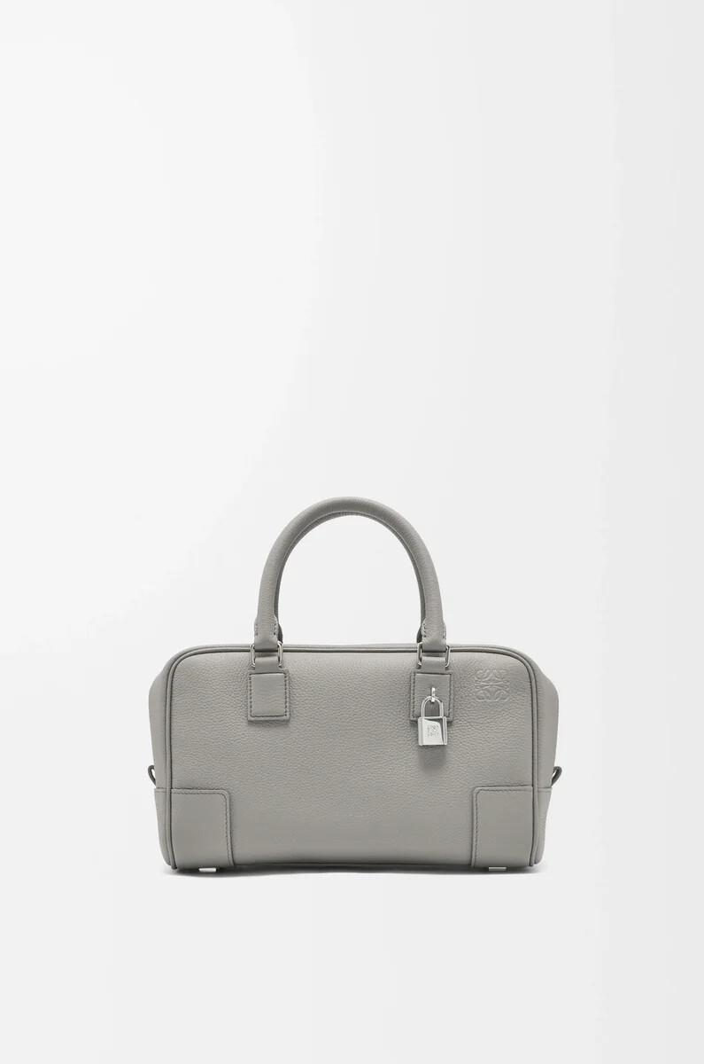 amazona 23 tasche aus weichem genarbtem kalbsleder in perlgrau