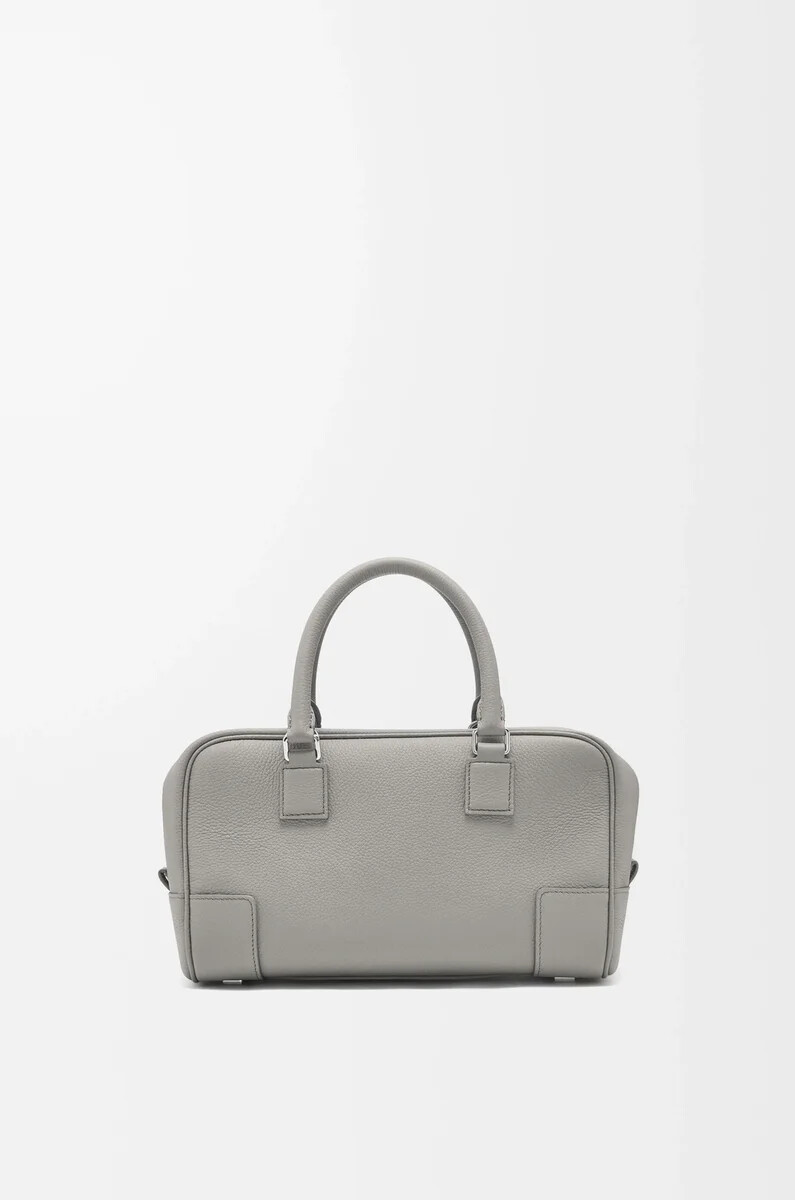 amazona 23 tasche aus weichem genarbtem kalbsleder in perlgrau