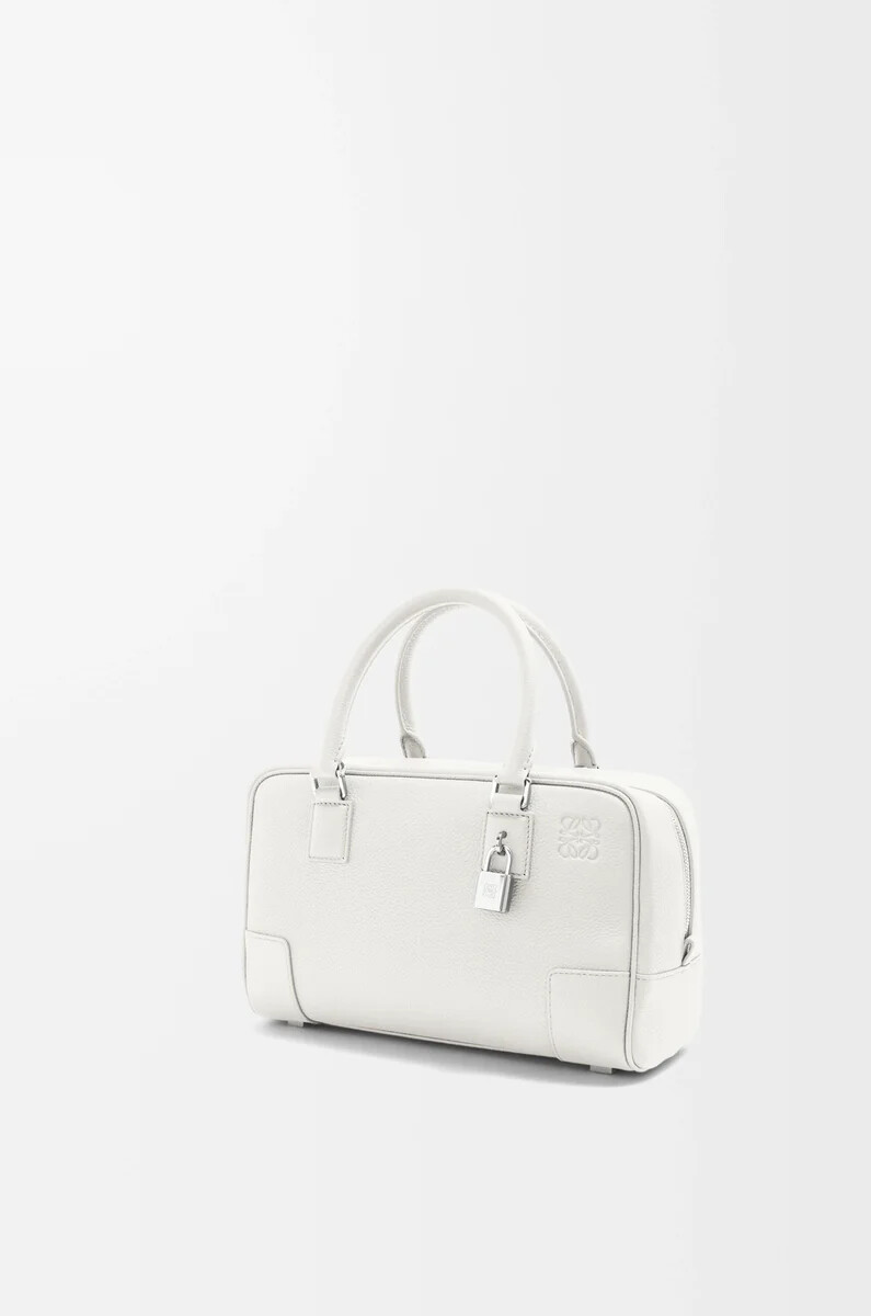 amazona 23 tasche aus weichem genarbtem kalbsleder farbe soft white