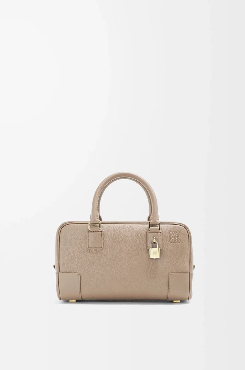 amazona 23 tasche aus weichem genarbtem kalbsleder sand