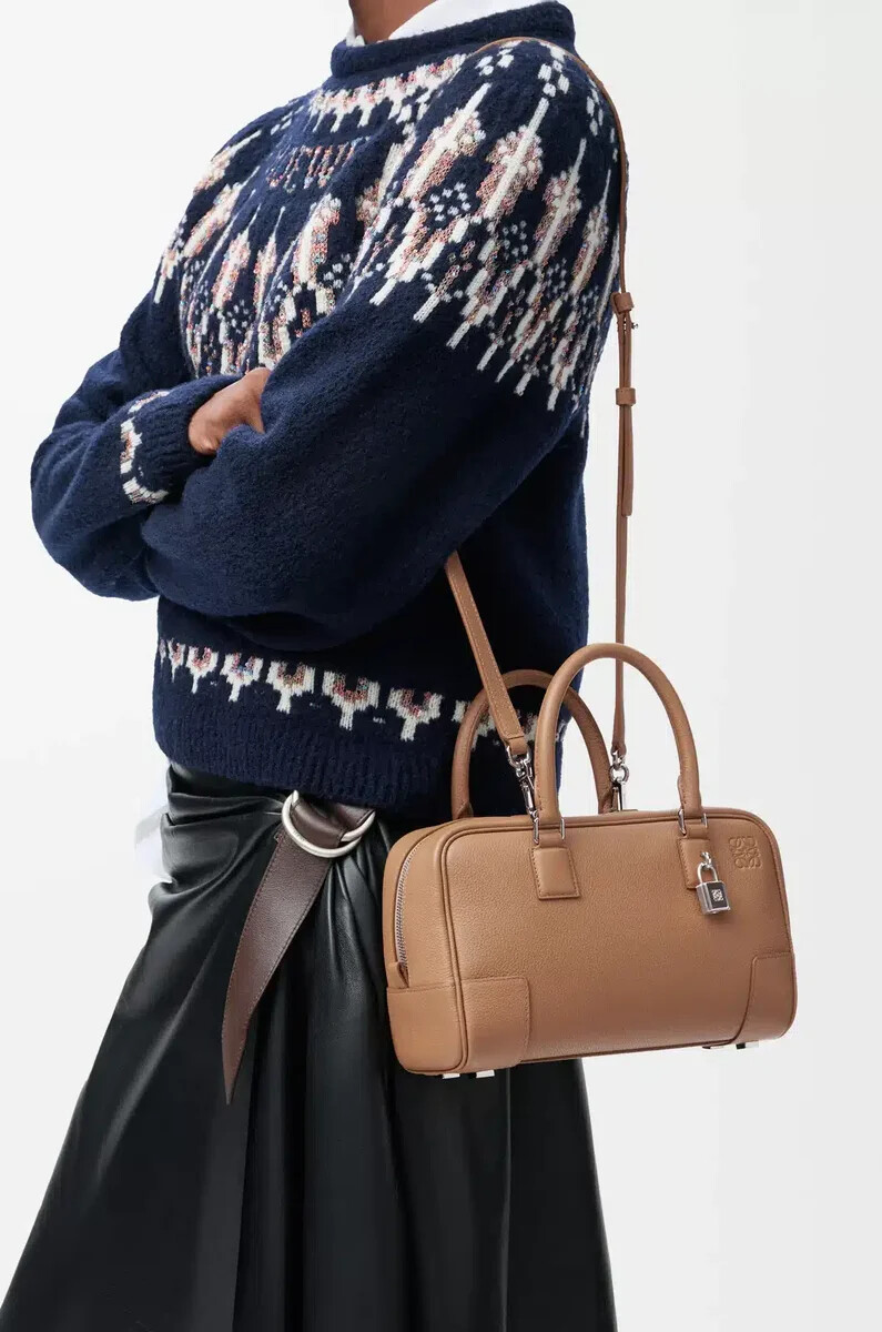 amazona 23 tasche aus weichem genarbtem kalbsleder in mokka