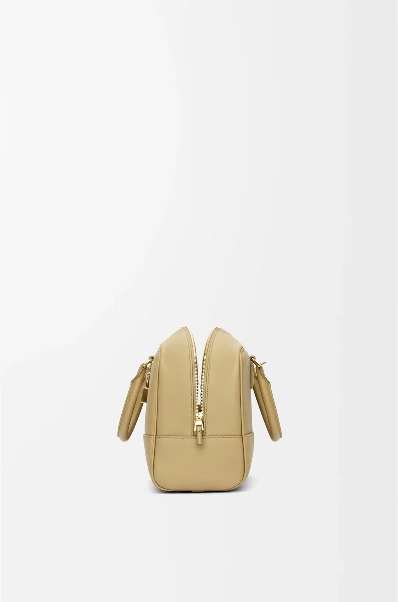 amazona 28 tasche aus nappa-kalbsleder in tongrün