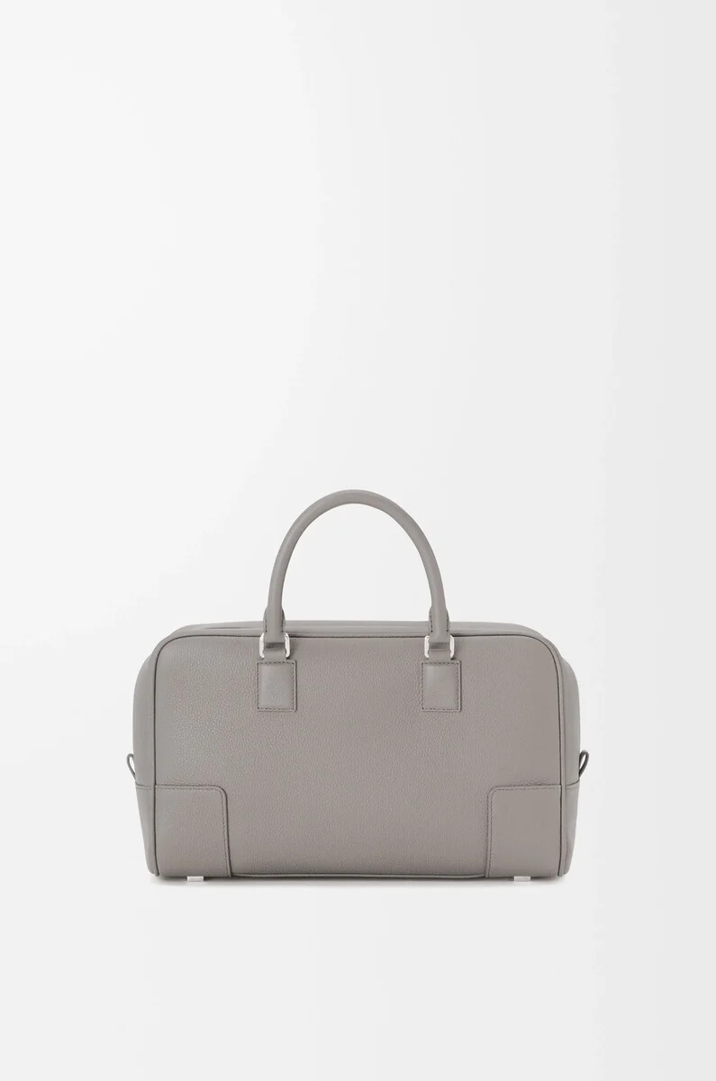 amazona 28 tasche aus weichem genarbtem kalbsleder in perlgrau