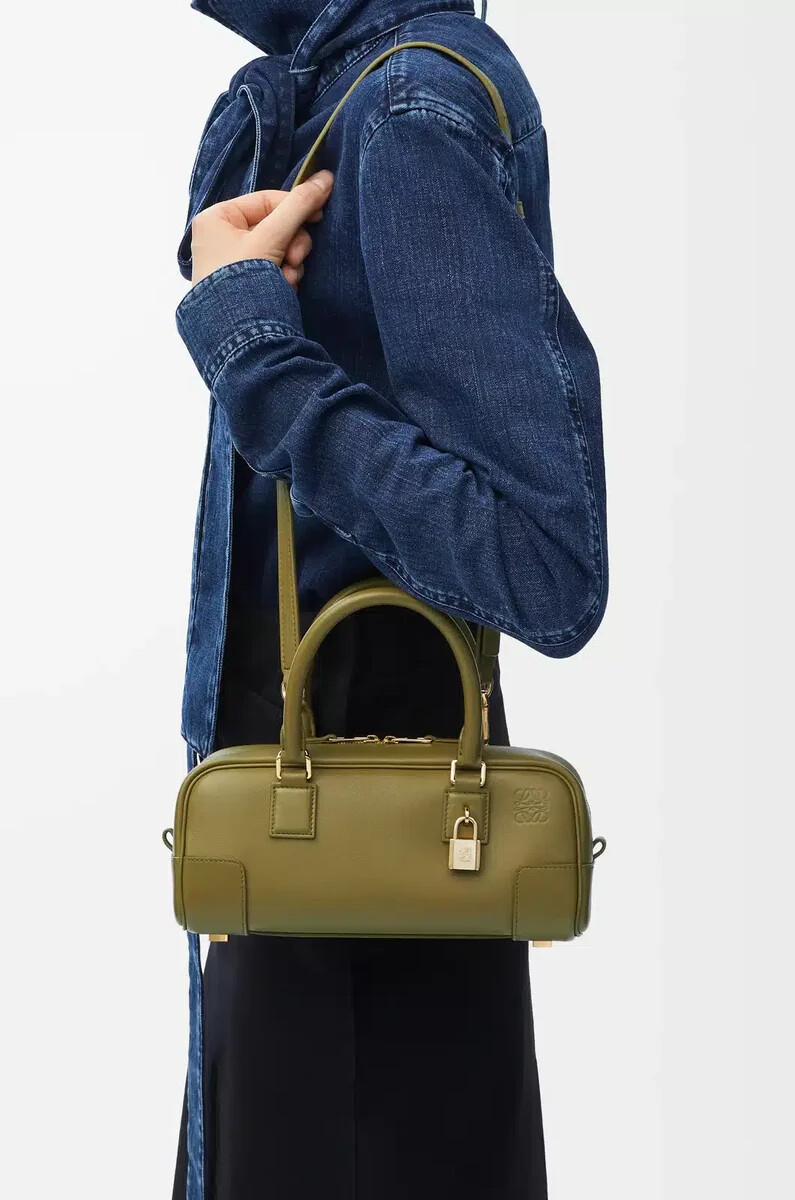 amazona 23 cropped bag aus nappa-kalbsleder farbe olive