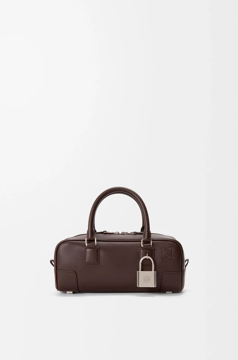 amazona 23 cropped bag aus glänzendem kalbsleder in dunkelkastanie