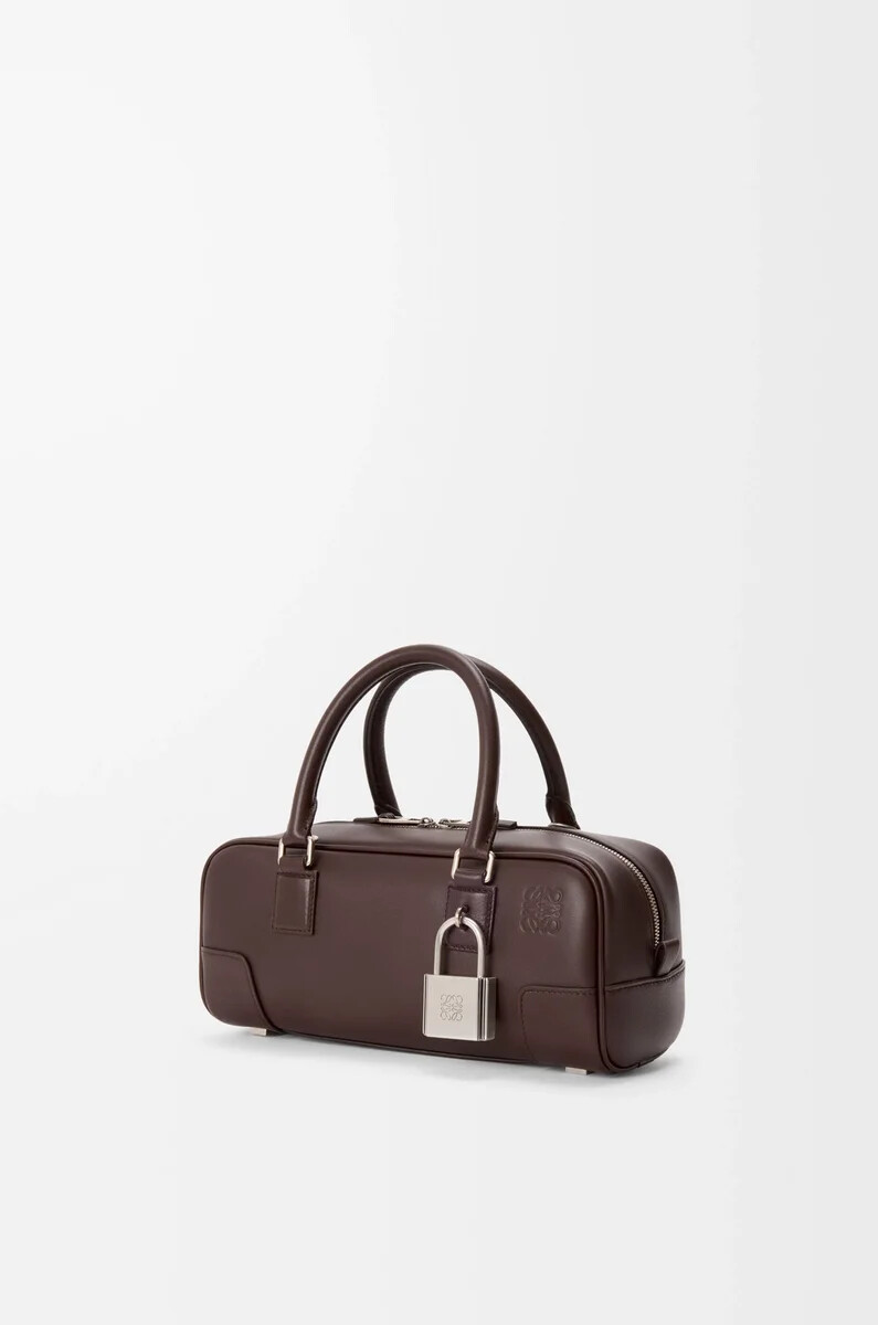amazona 23 cropped bag aus glänzendem kalbsleder in dunkelkastanie
