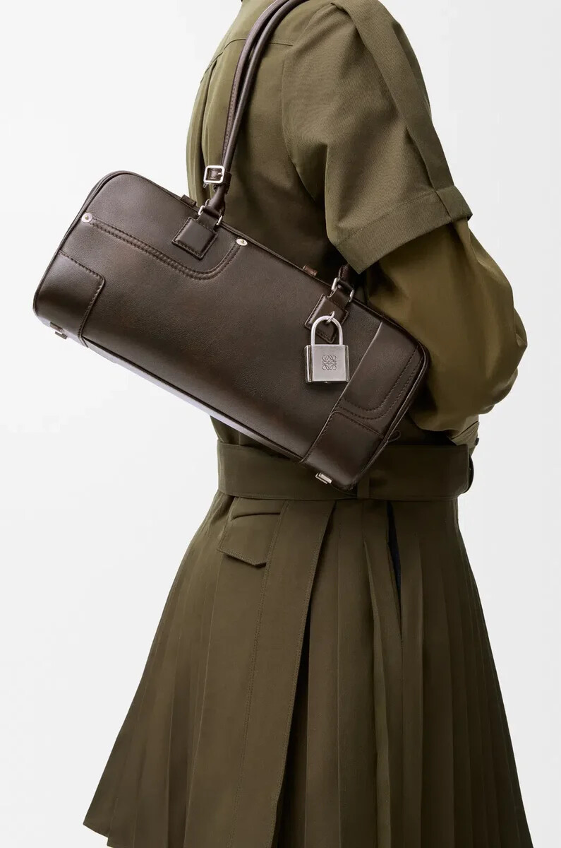 panta amazona 31 cropped bag aus glänzendem kalbsleder in vintage braun