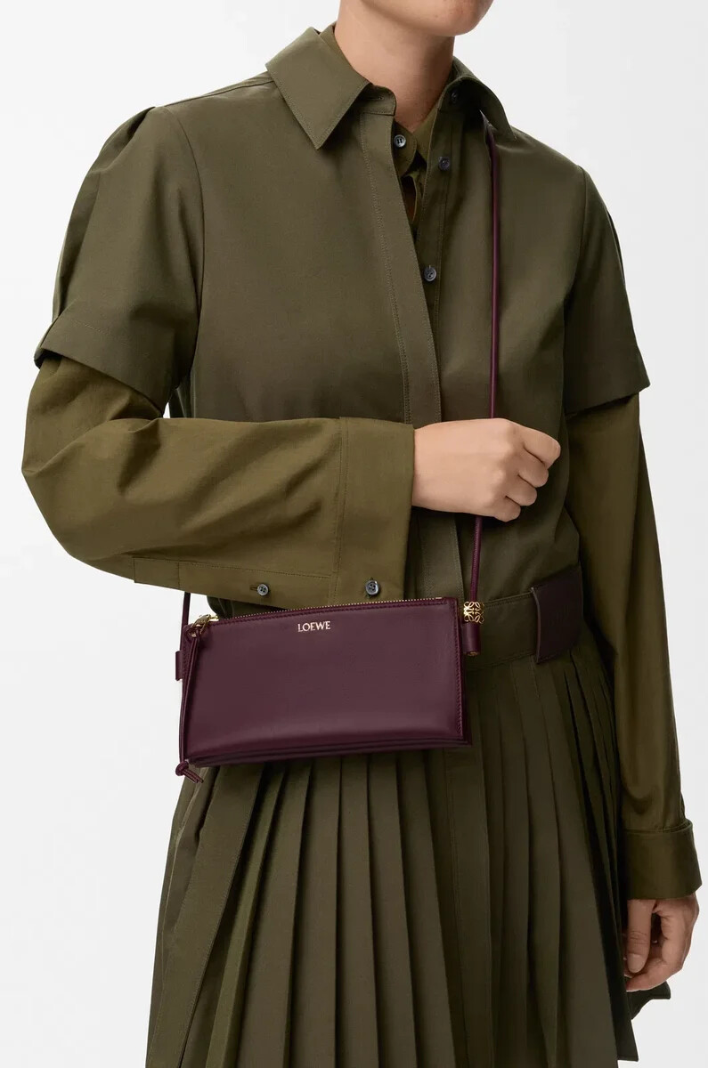 joya-pouch aus nappa-kalbsleder dunkelburgunderrot