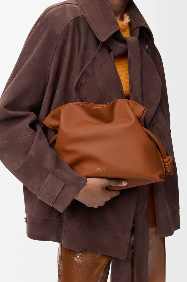 mittelgroße flamenco-clutch aus nappa-kalbsleder modell squirrel
