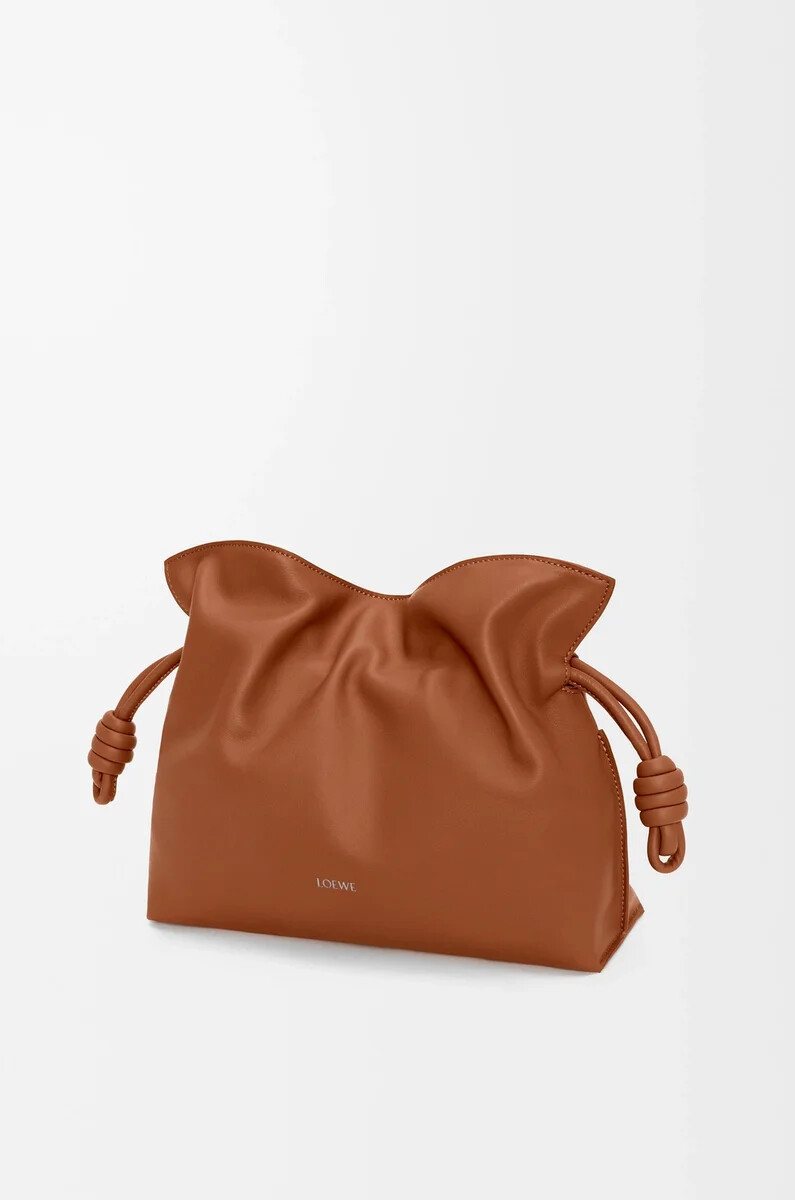 mittelgroße flamenco-clutch aus nappa-kalbsleder modell squirrel