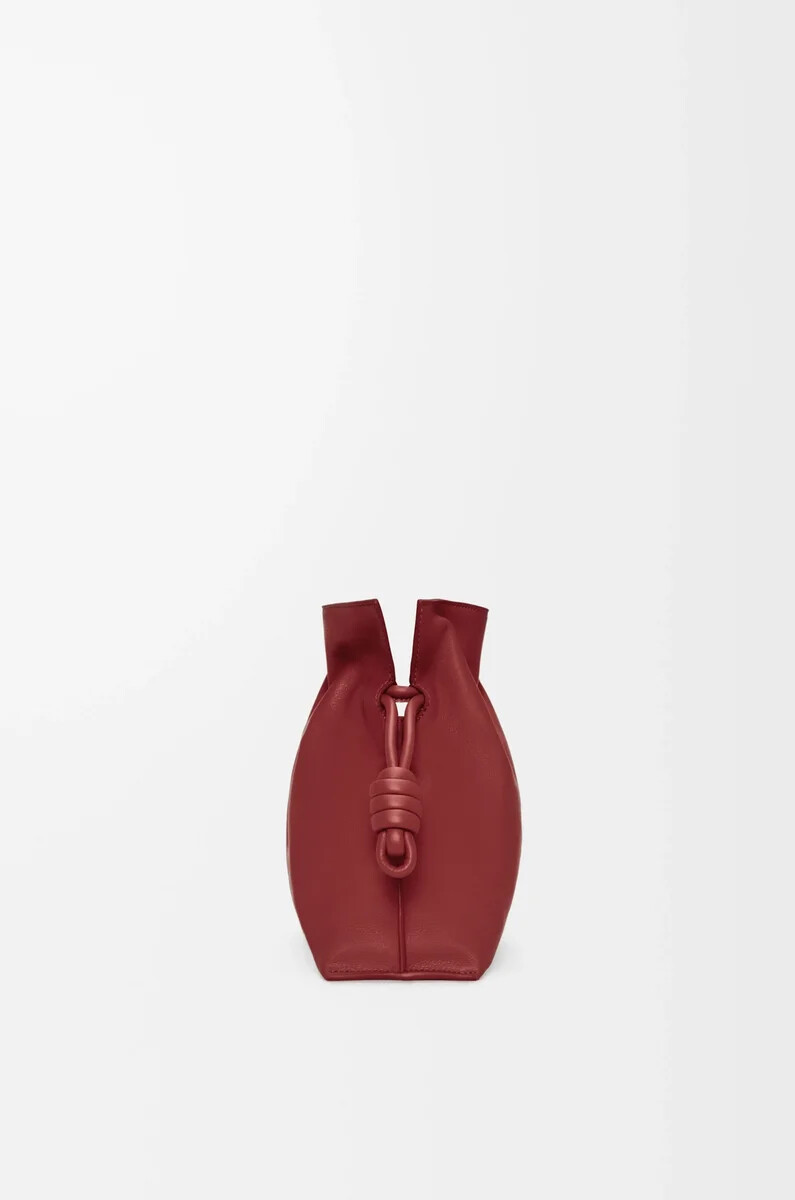 mittelgroße flamenco-clutch aus nappa-kalbsleder in rot