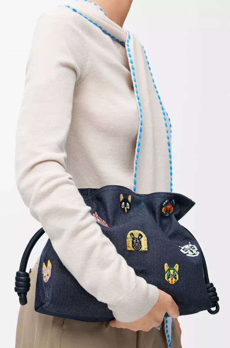 katzen-clutch flamenco mittelgroß aus besticktem denim blau