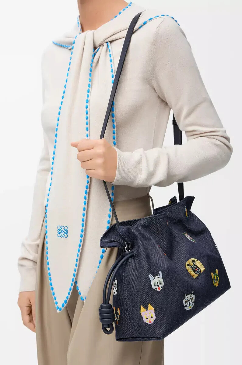 katzen-clutch flamenco mittelgroß aus besticktem denim blau