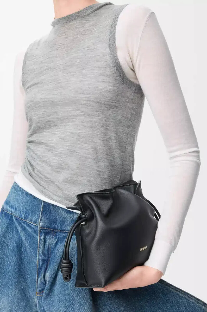 mini flamenco clutch aus schwarzem nappa-kalbsleder