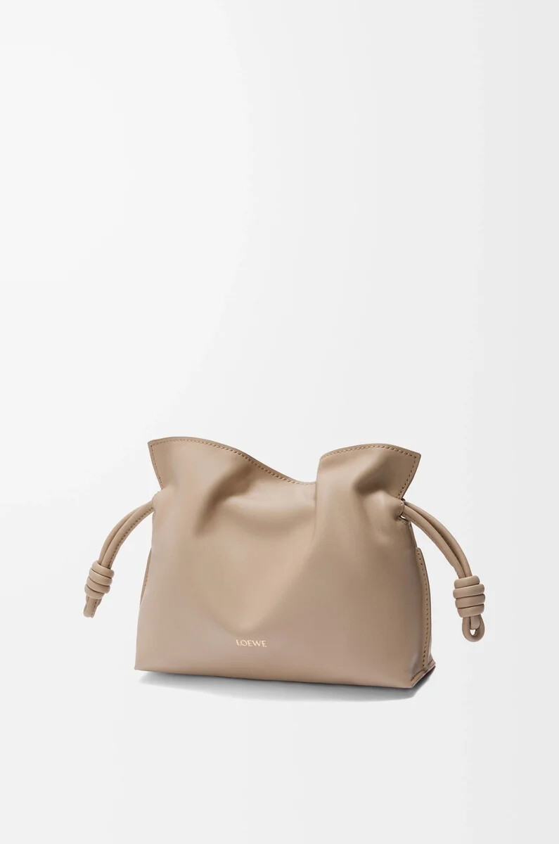 mini flamenco clutch aus nappa-kalbsleder sand