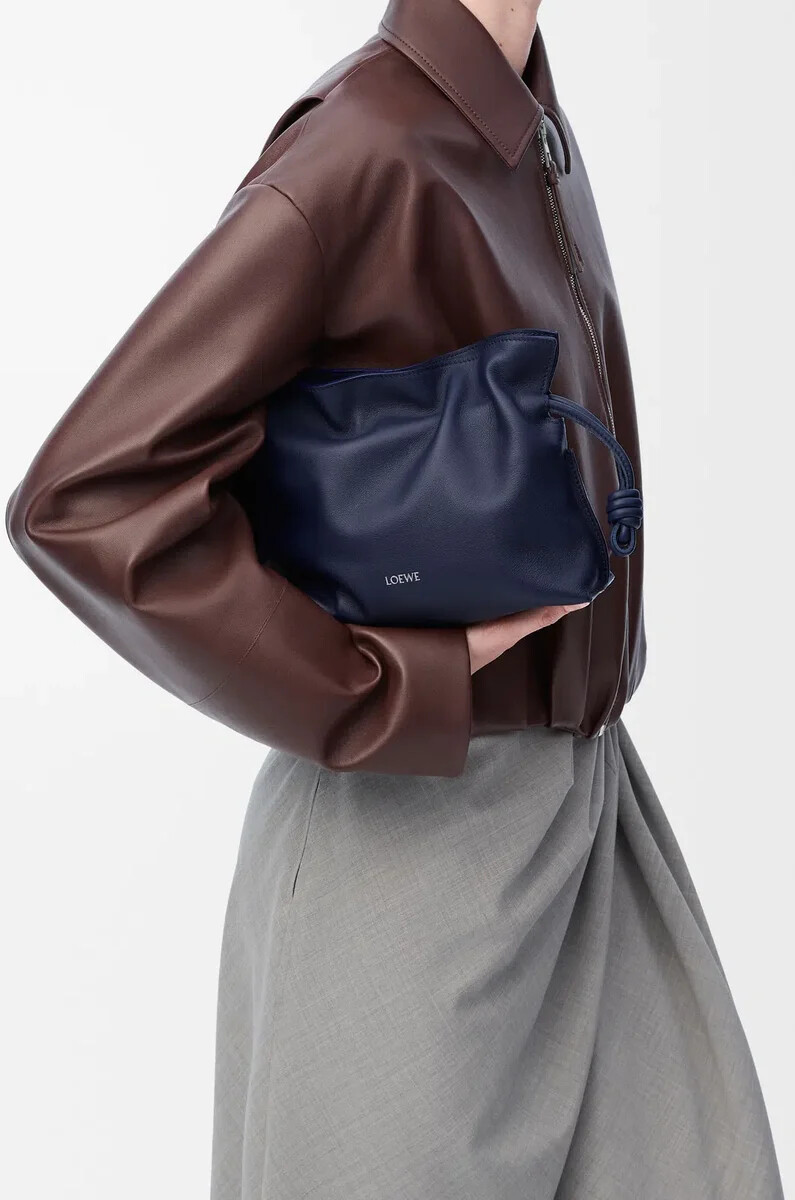 mini flamenco clutch aus nappa-kalbsleder in abyss blue