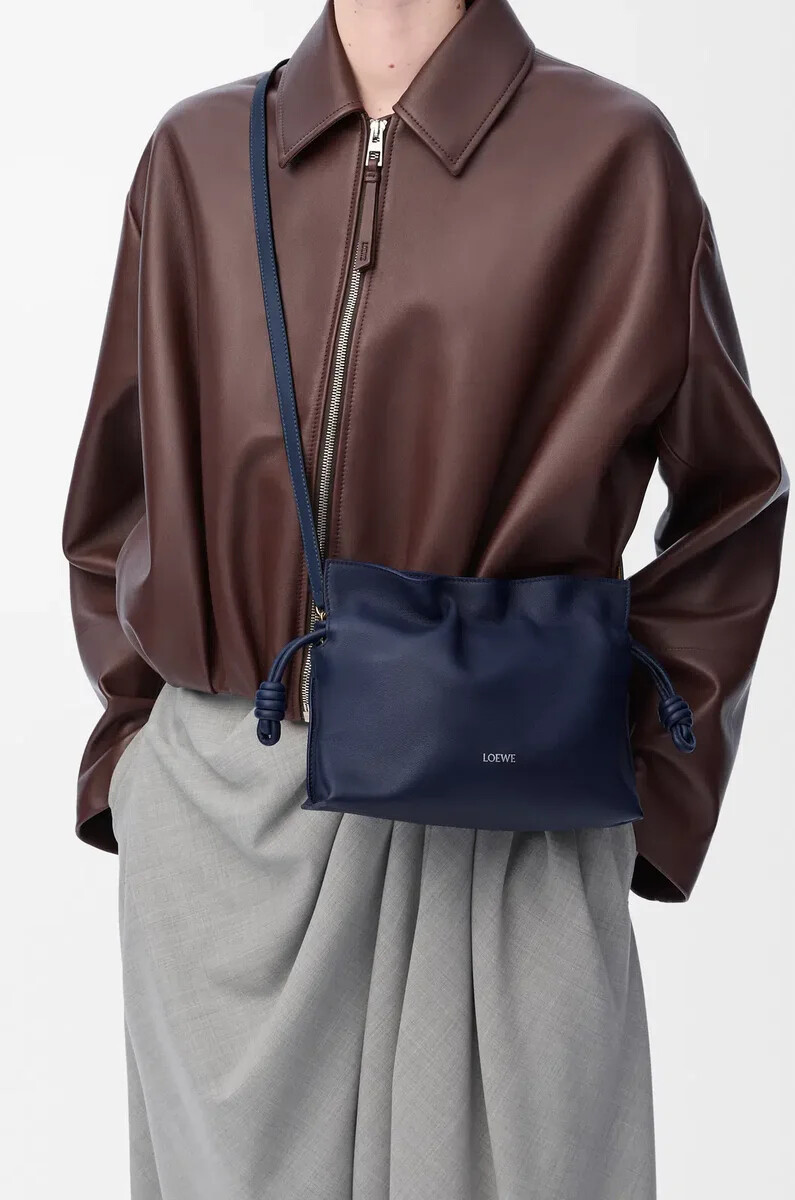 mini flamenco clutch aus nappa-kalbsleder in abyss blue