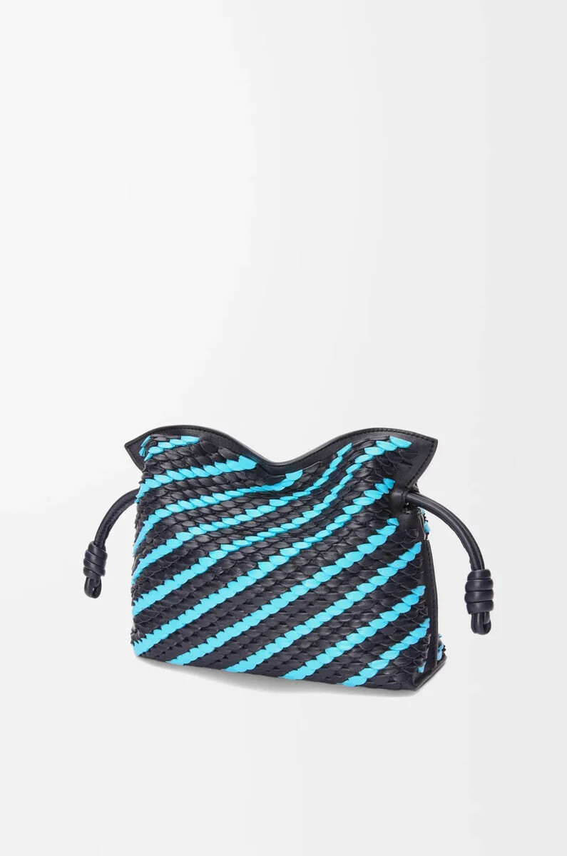 mini flamenco clutch aus nappa-lammleder in dunkelblauhimmelblau