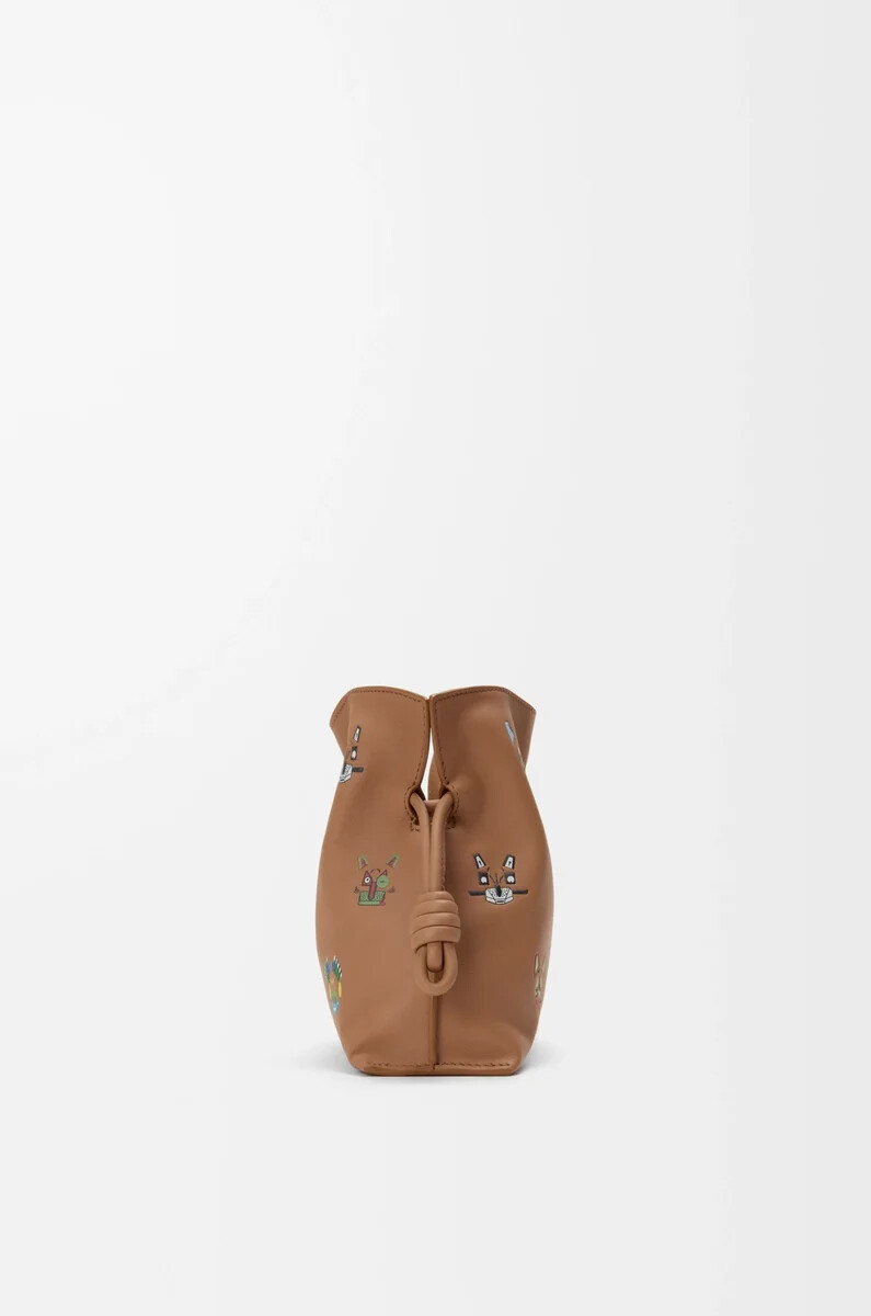 mini-clutch flamenco für katzen aus nappa-kalbsleder in mokka