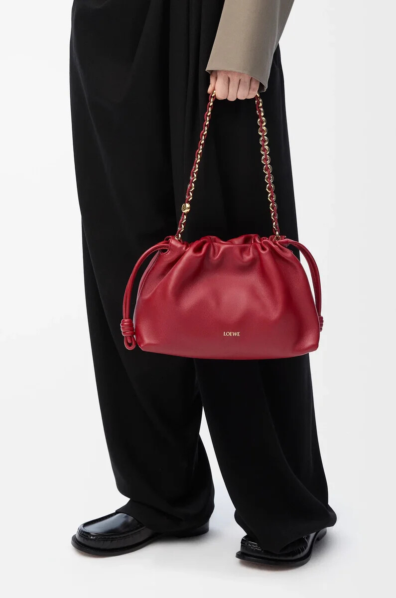 mittelgroße flamenco-handtasche aus weichem nappa-lammleder in gebranntem rot