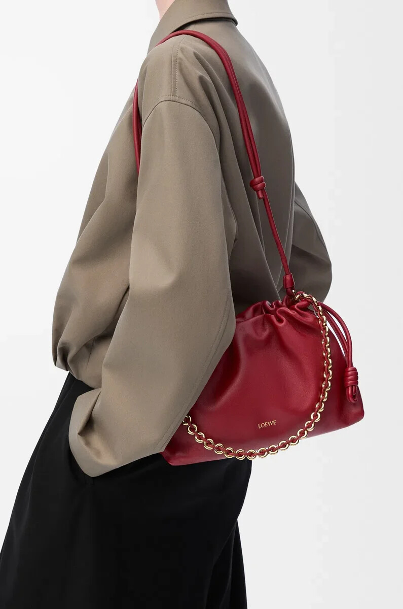 mittelgroße flamenco-handtasche aus weichem nappa-lammleder in gebranntem rot