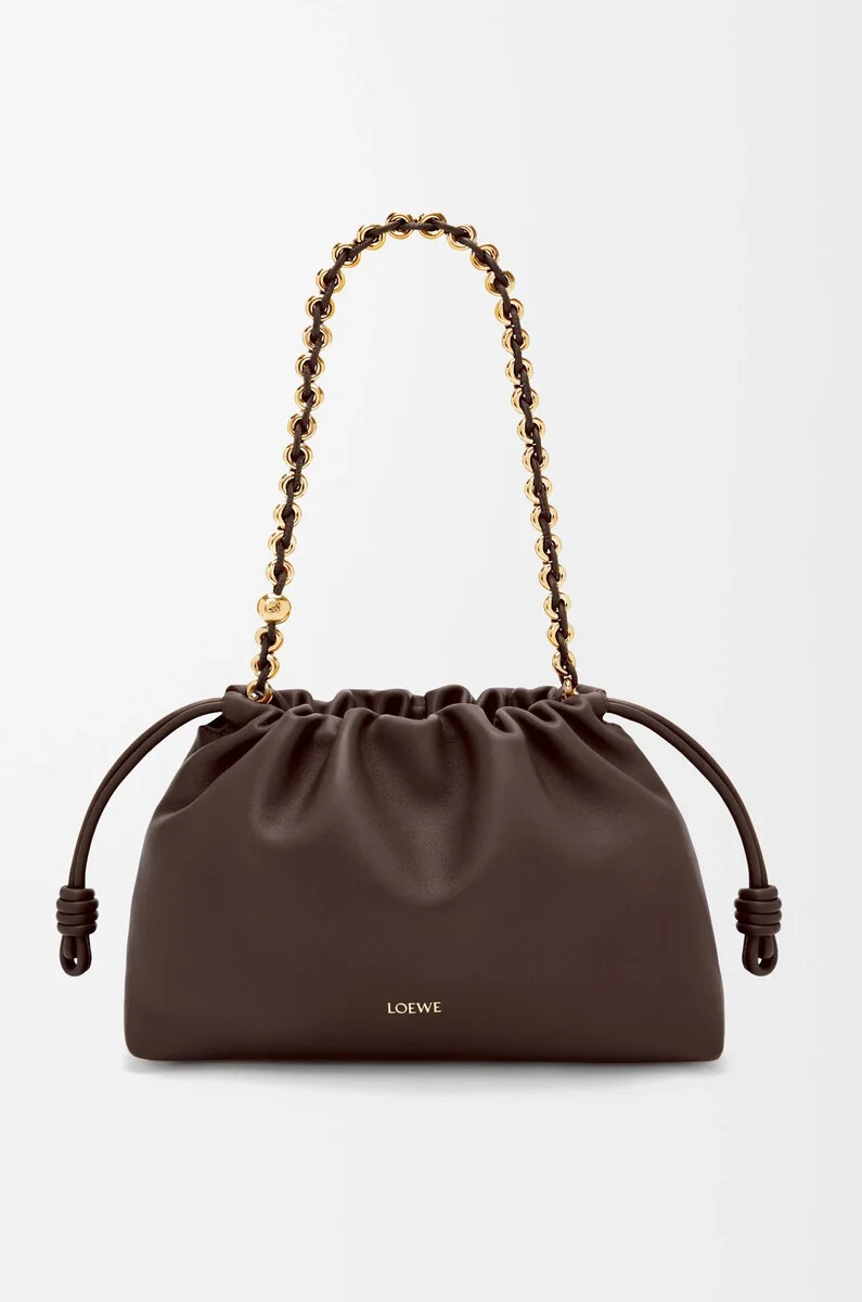 mittelgroße flamenco-handtasche aus weichem nappa-lammleder in dunkelkastanie