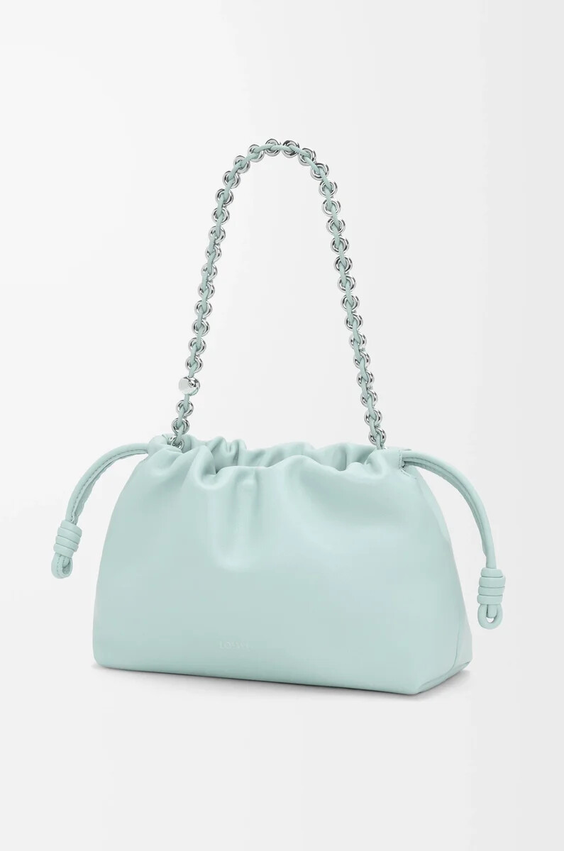 mittelgroße flamenco-handtasche aus weichem nappa-lammleder frozen