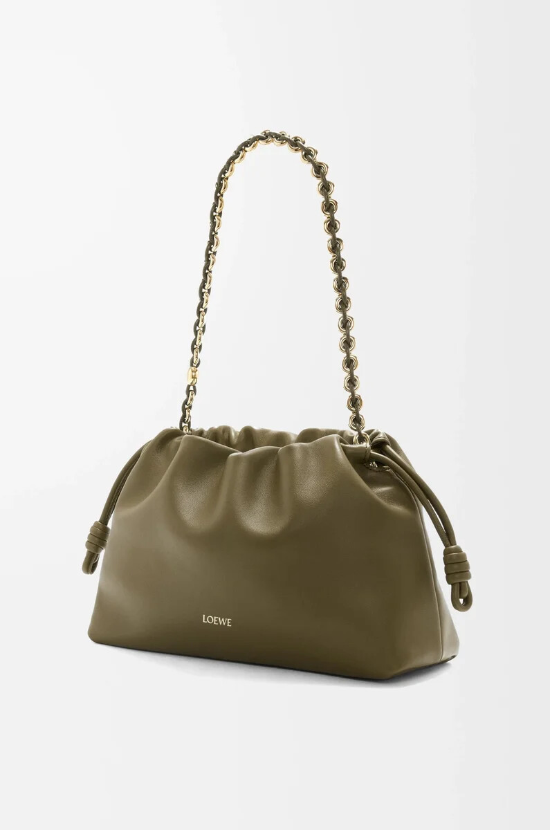 mittelgroße flamenco-handtasche aus weichem nappa-lammleder in dunkelkhaki