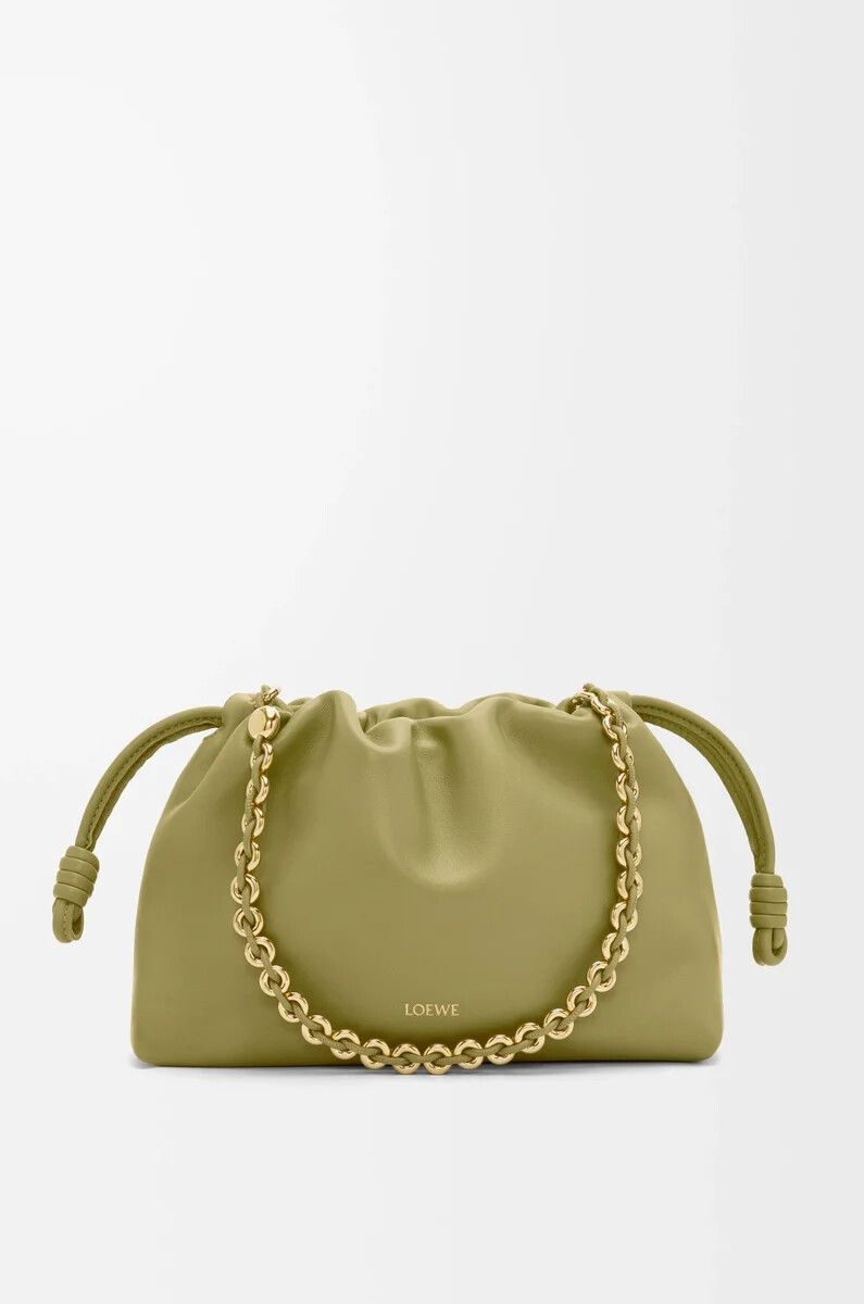 mittelgroße flamenco-handtasche aus weichem nappa-lammleder in hellmoos