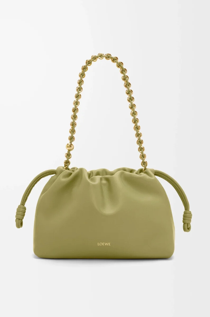 mittelgroße flamenco-handtasche aus weichem nappa-lammleder in hellmoos