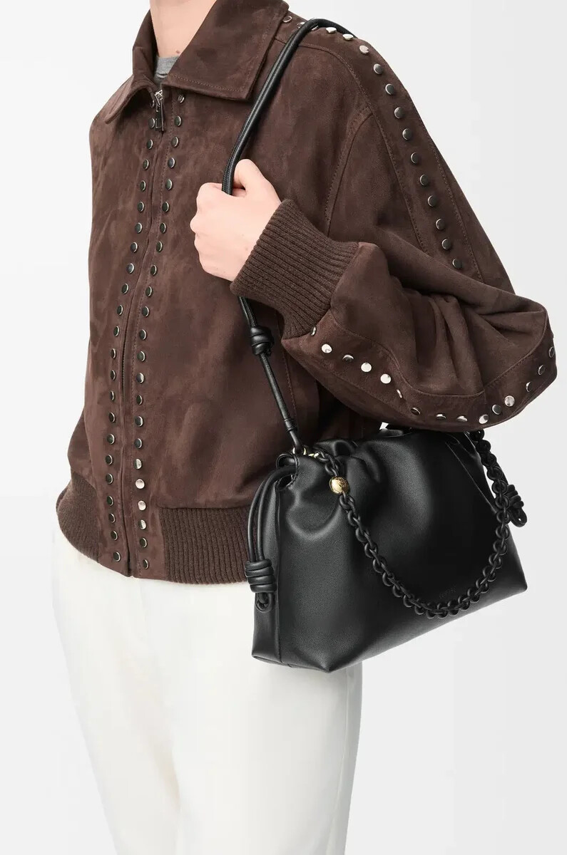 mittelgroße flamenco-handtasche aus weichem nappa-lammleder schwarz
