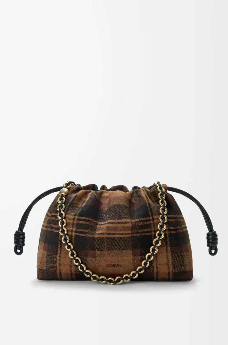 mittelgroße flamenco-handtasche aus kariertem wildleder in hellbraunschwarz