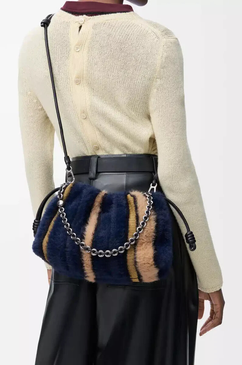 mittelgroße flamenco-handtasche aus jacquard-strick mehrfarbig dunkelblau