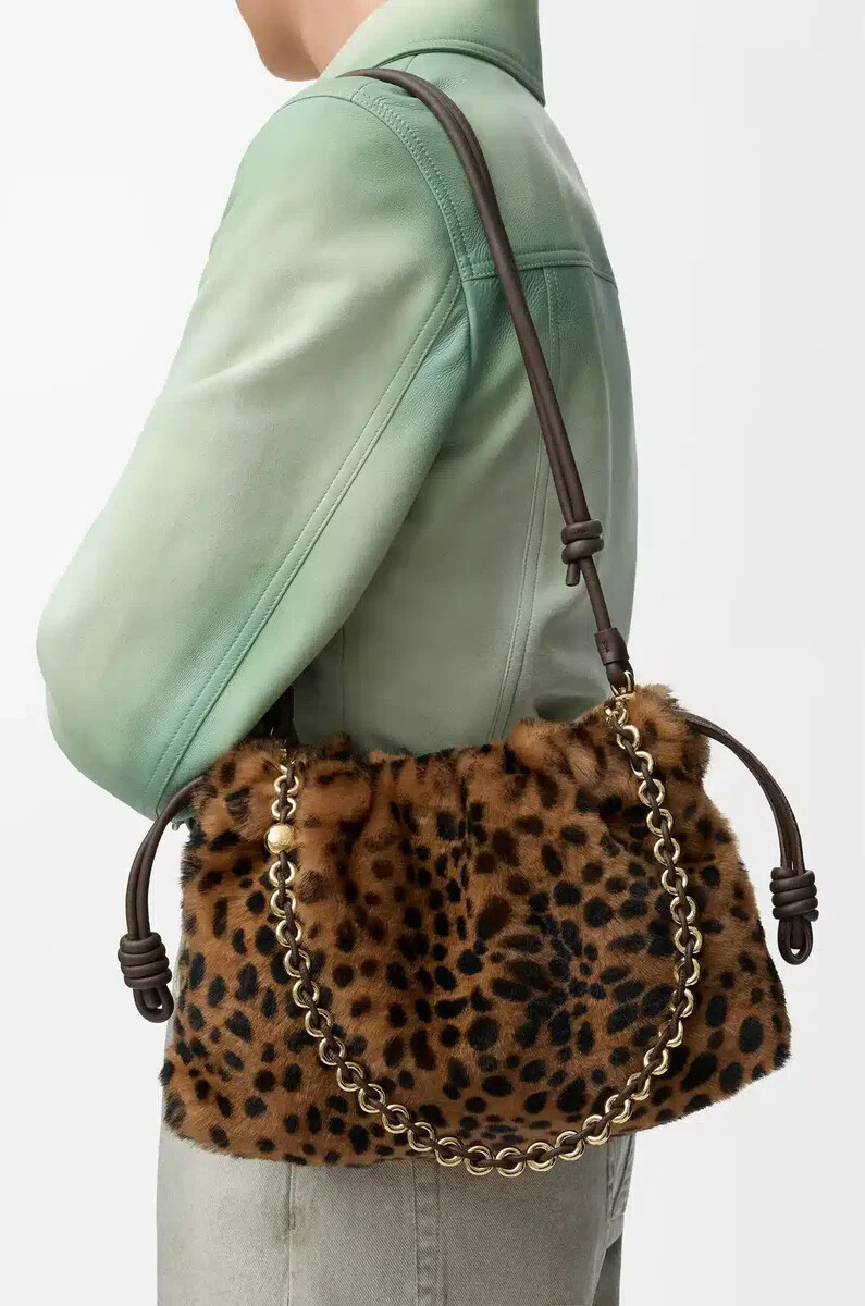 mittelgroße flamenco-handtasche aus bedrucktem shearling in beigebraun