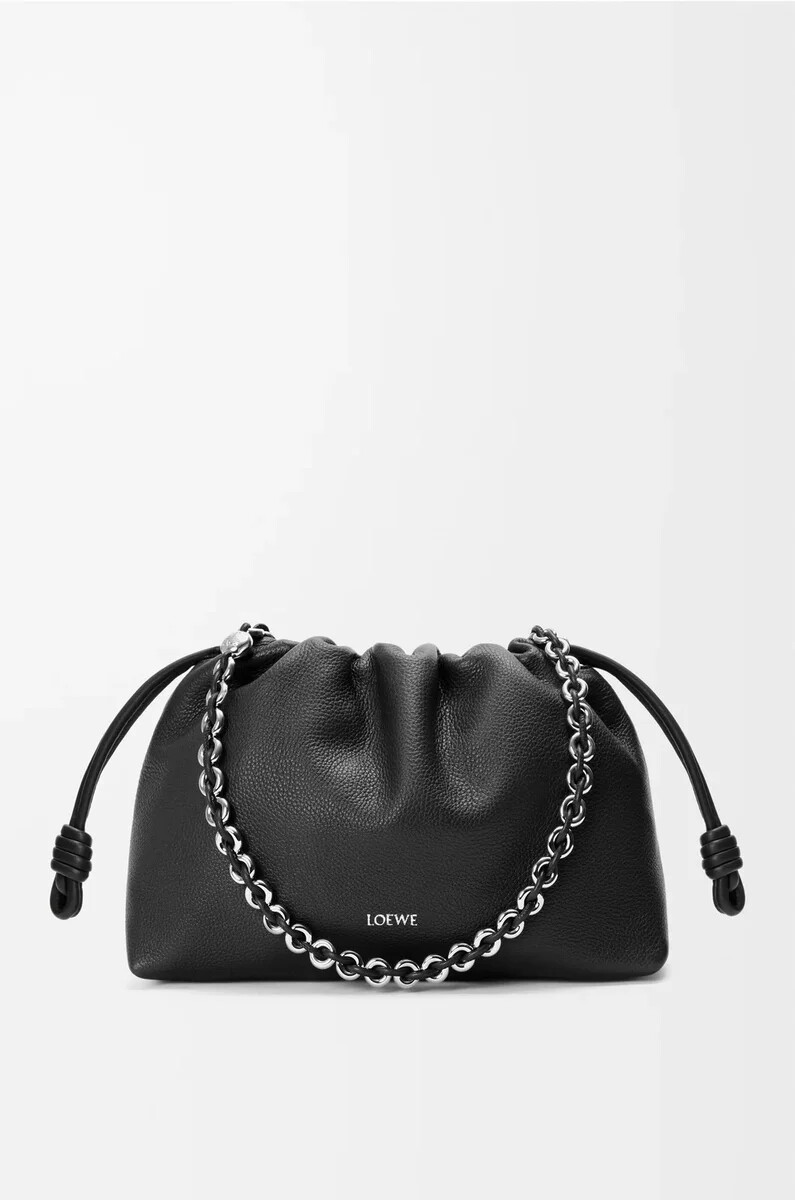 mittelgroße flamenco-handtasche aus fein genarbtem kalbsleder schwarz