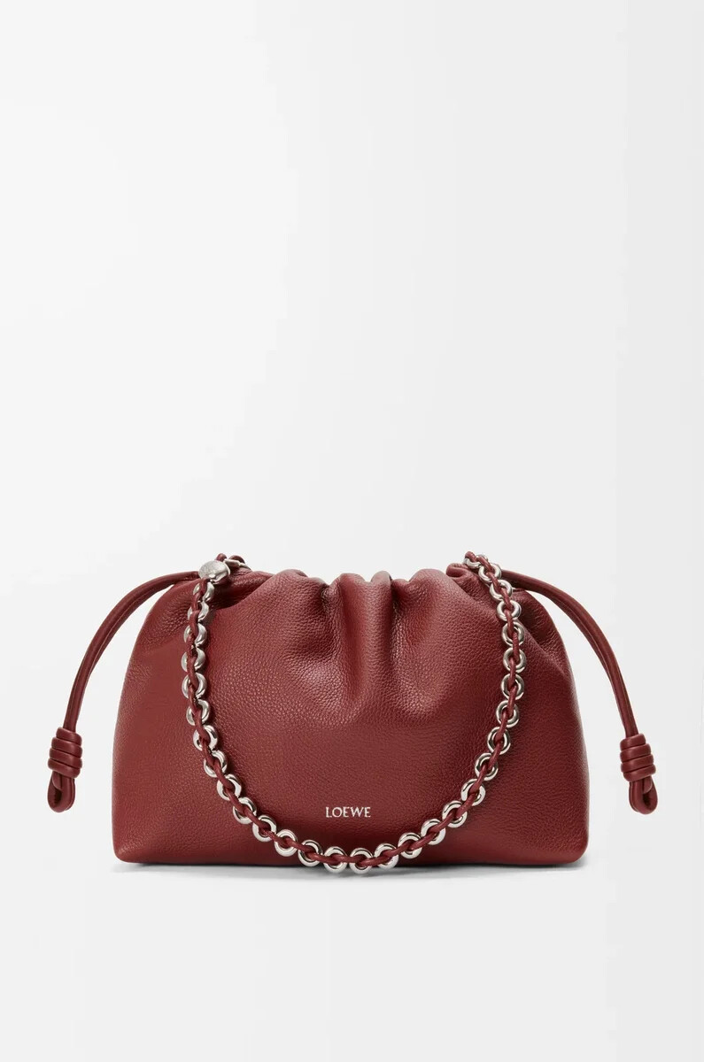 mittelgroße flamenco-handtasche aus fein genarbtem kalbsleder mahagoni