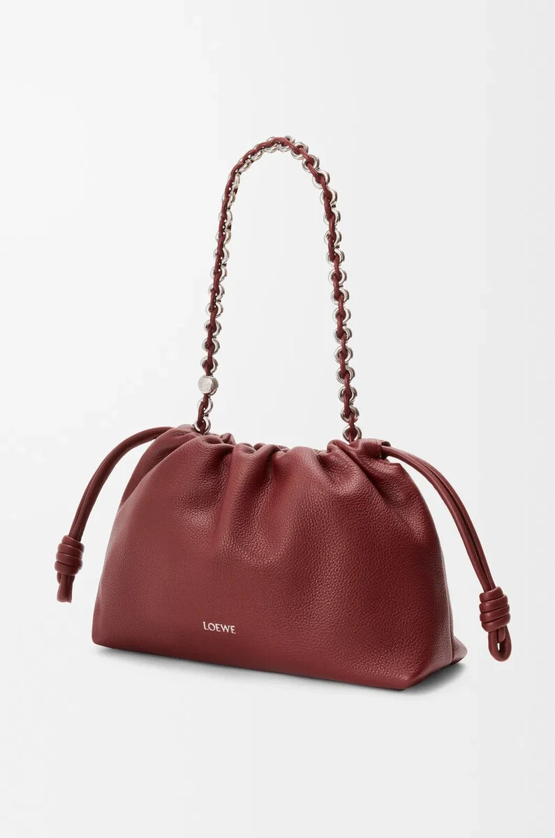 mittelgroße flamenco-handtasche aus fein genarbtem kalbsleder mahagoni