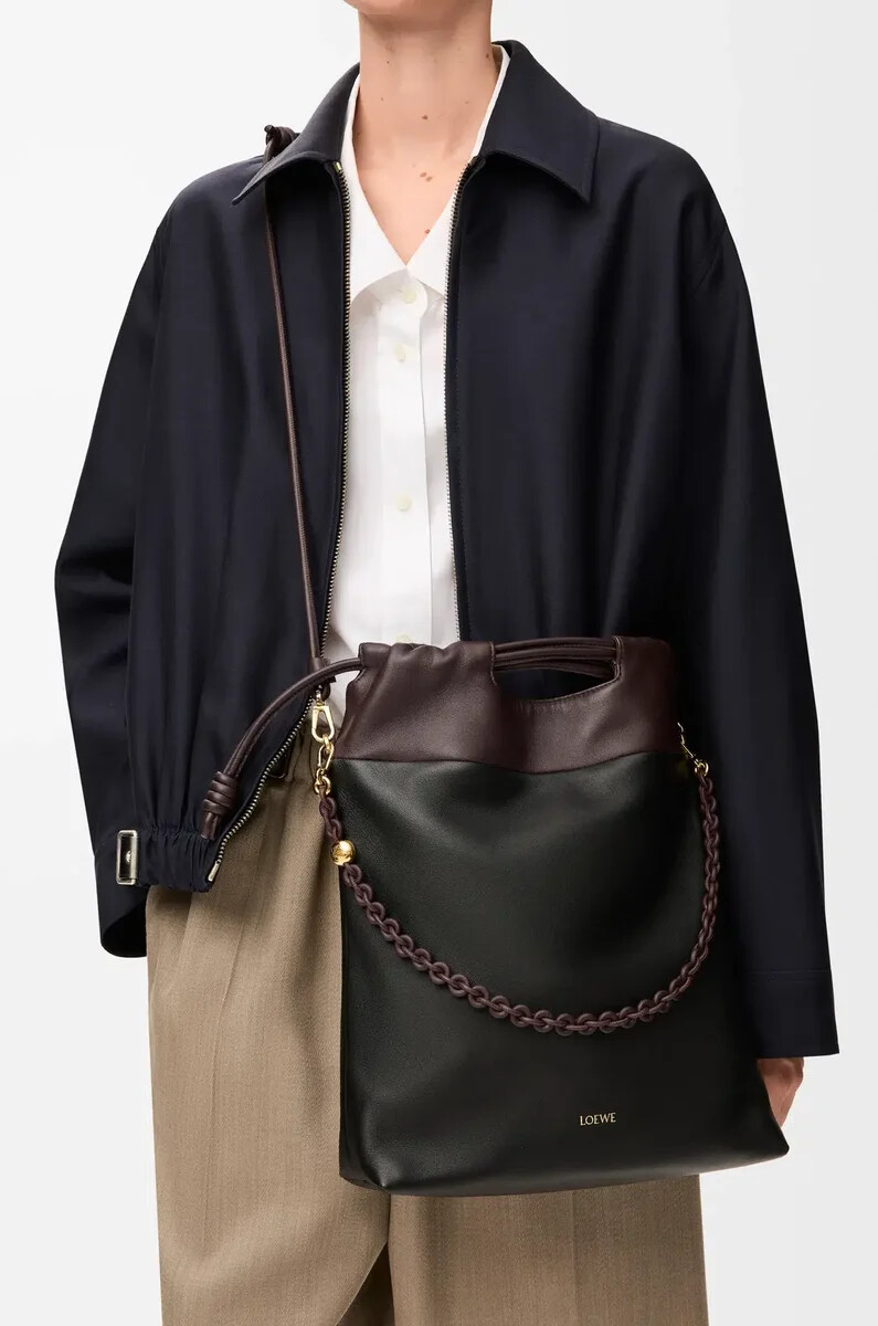 flamenco-handtasche aus weichem nappa-lammleder schwarzdunkelbraun