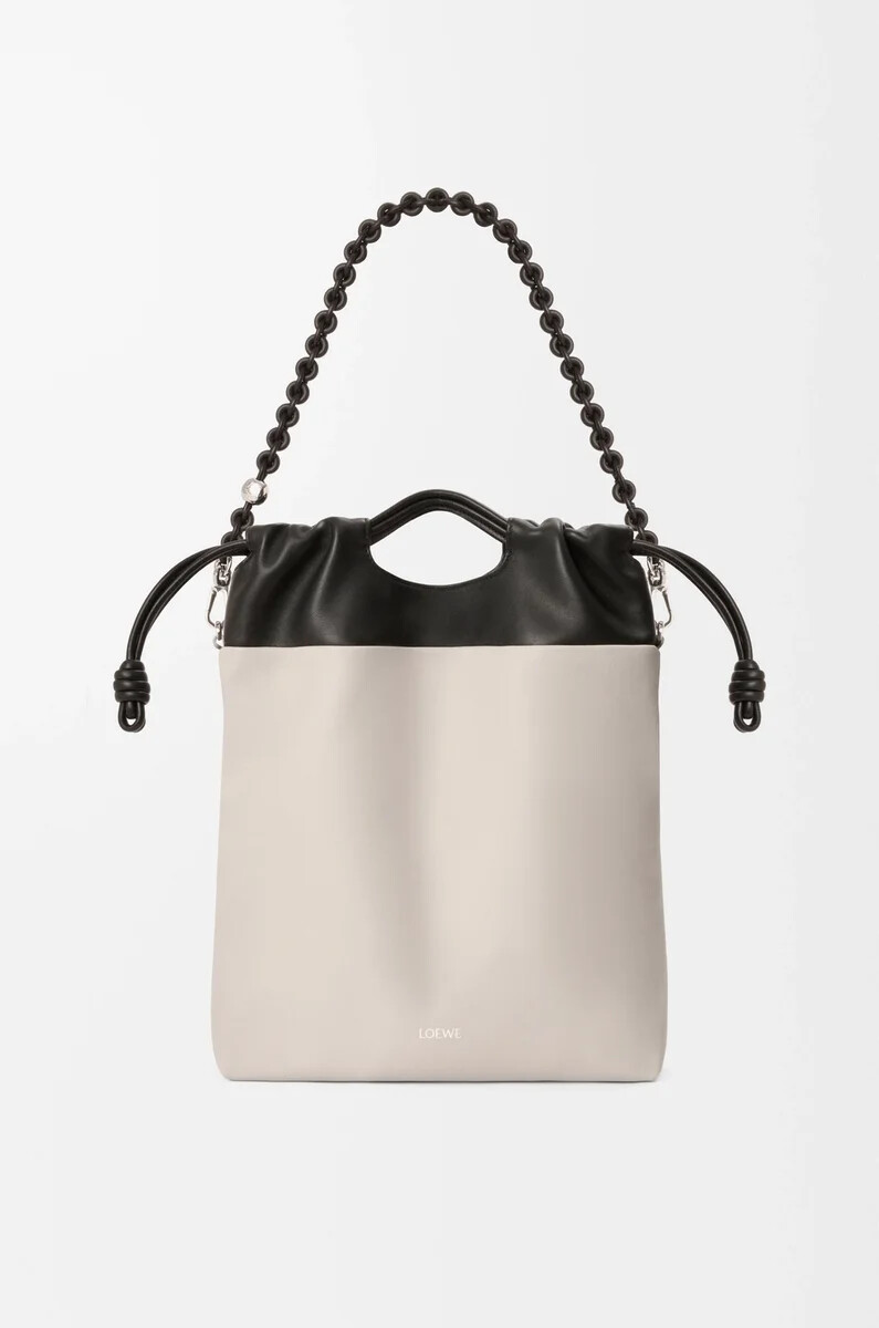 flamenco-handtasche aus weichem nappa-lammleder farbe hellgrauschwarz