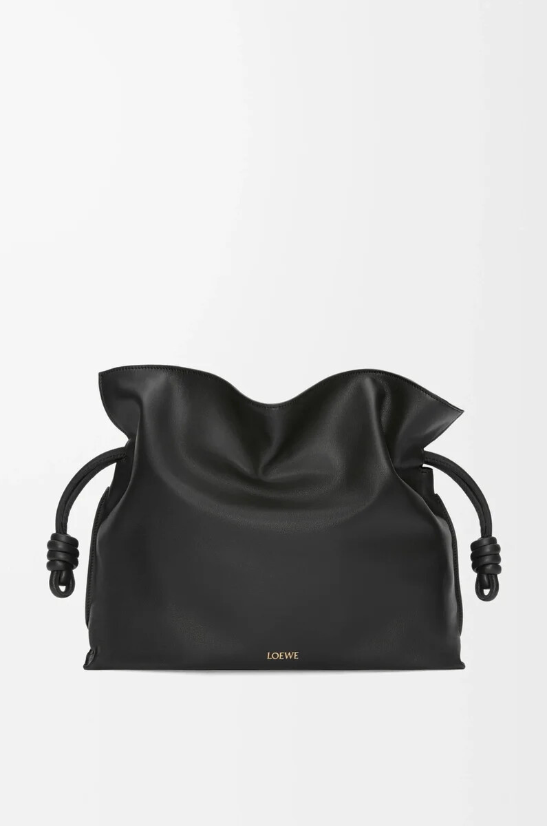 große flamenco-clutch aus schwarzem nappa-kalbsleder