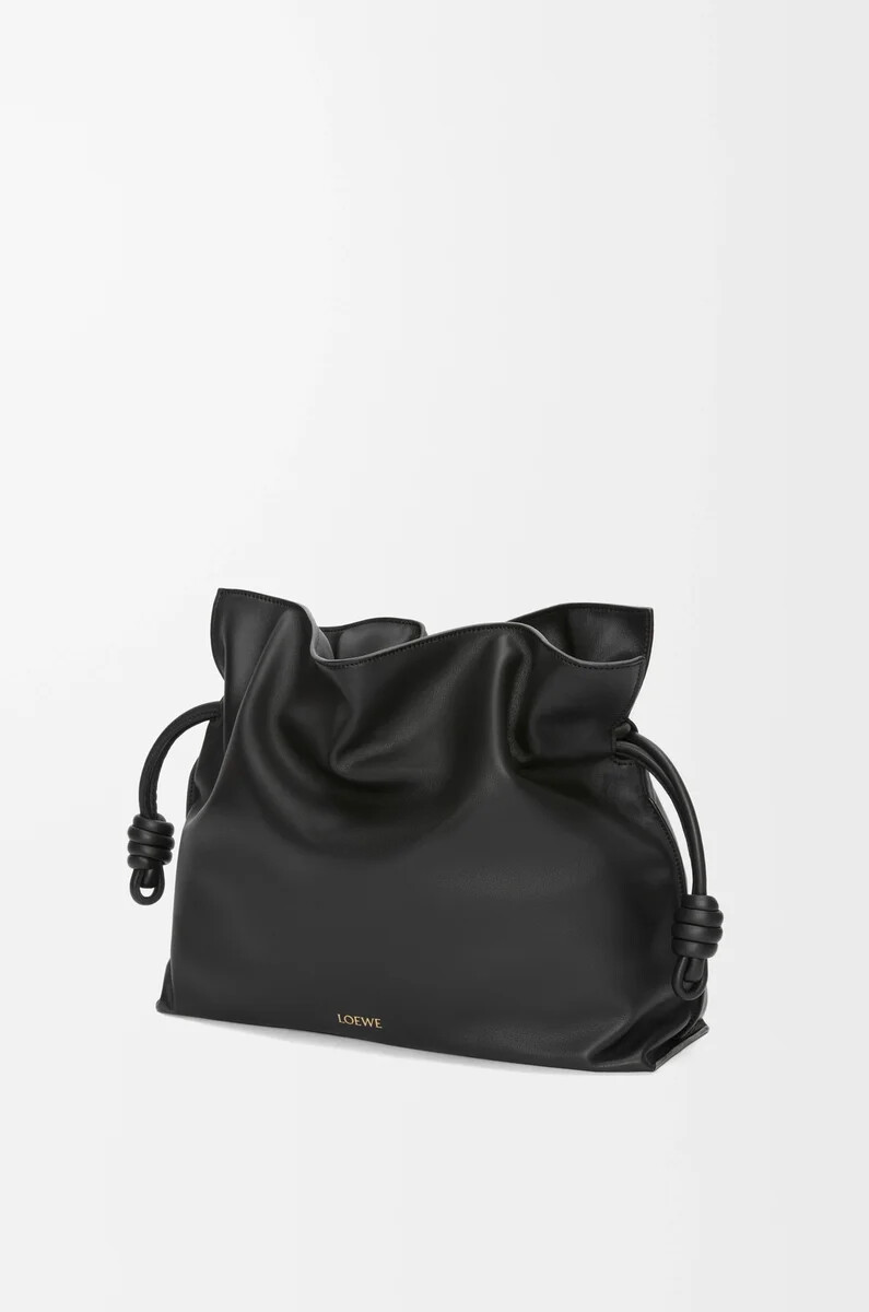 große flamenco-clutch aus schwarzem nappa-kalbsleder