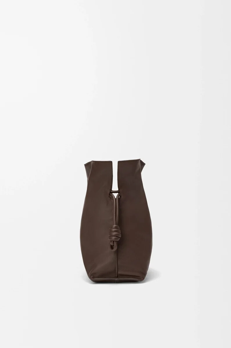 große flamenco-clutch aus nappa-kalbsleder schokoladenbraun