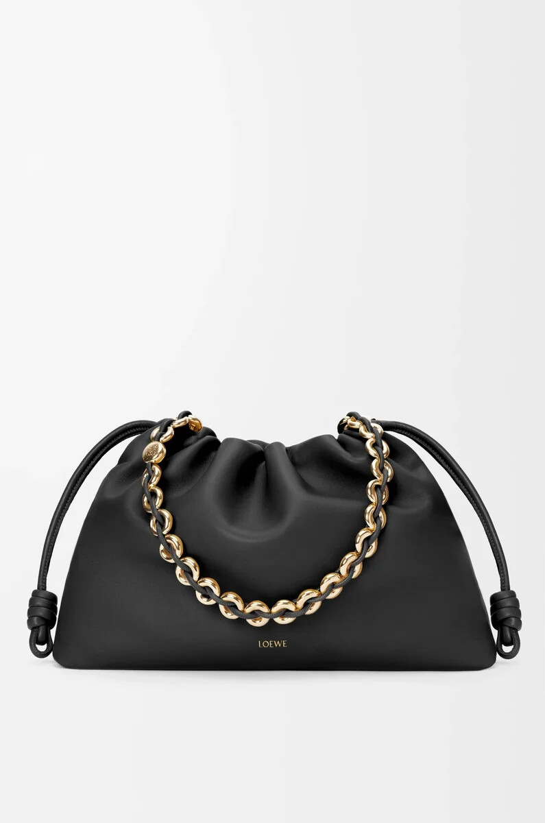 große flamenco-handtasche aus weichem schwarzem nappa-lammleder