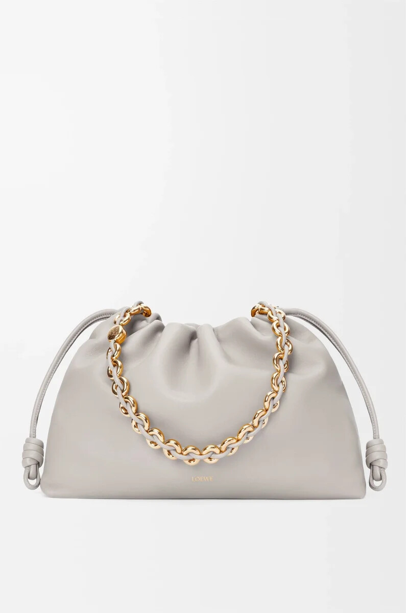 große flamenco-handtasche aus weichem nappa-lammleder in shell grey