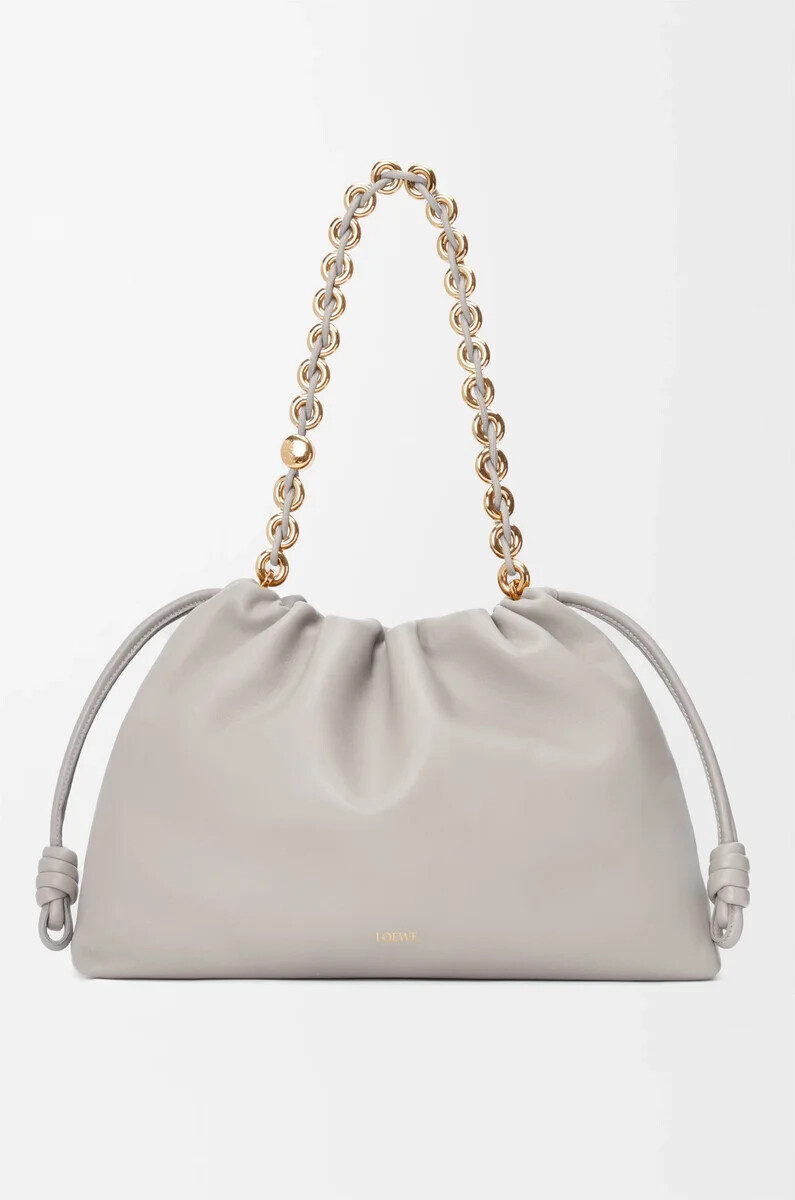 große flamenco-handtasche aus weichem nappa-lammleder in shell grey