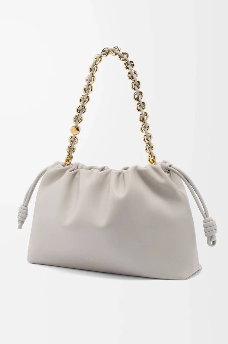 große flamenco-handtasche aus weichem nappa-lammleder in shell grey