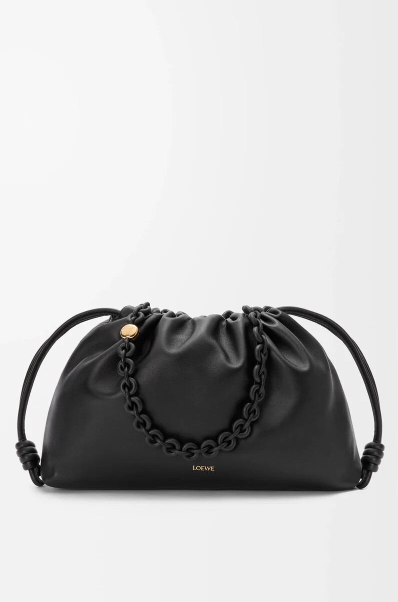 große flamenco-handtasche aus weichem schwarzem nappa-lammleder