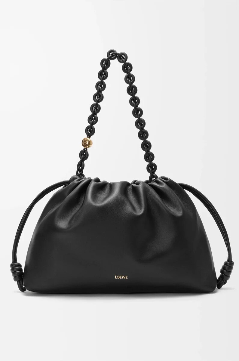große flamenco-handtasche aus weichem schwarzem nappa-lammleder
