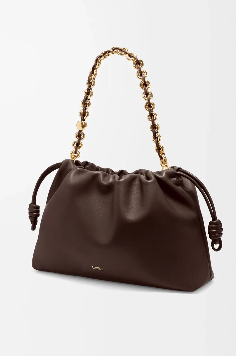 große flamenco-handtasche aus weichem nappa-lammleder in dunkelkastanie